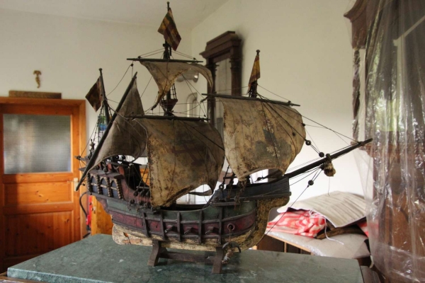 Schiff Santa Maria während der Restaurierung und Reinigung Schiff Santa Maria während der Restaurierung und Reinigung