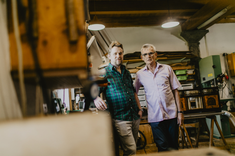 Restauratoren Franz und Fabian Beer in der Werkstatt